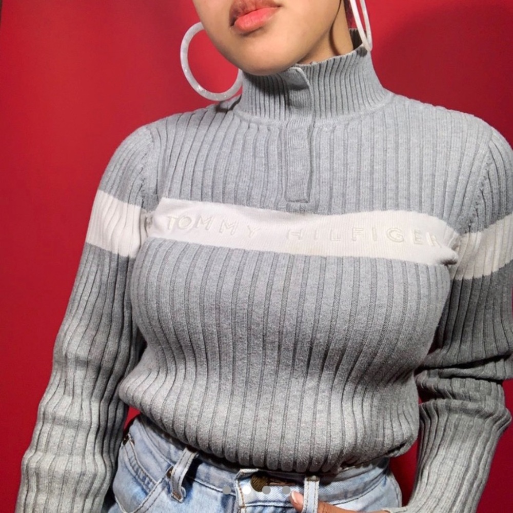 Tommy Hilfiger heather grey sweater!